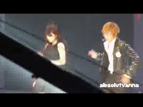 [HD/Fancam] MAMA 2011 Kim Hyun Joong & Suzy Dance Lucky Boy