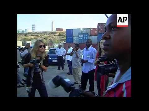 Replacement crew for Alabama arrives as Maersk crew leave