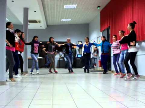 Floricica din Posesti, Prahova - Suita fetelor: hora, sarba si braul (repetitie).
