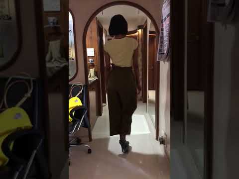 Curie Tolia  Walking