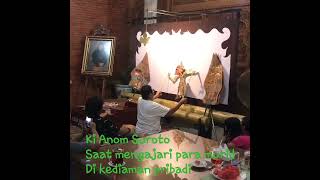 Download lagu semangat sekali walau sudah sangat sepuh, Ki Anom Suroto mengajarkan cara mendalang ke junior. Jos mp3 Download lagu semangat sekali walau sudah sangat sepuh, Ki Anom Suroto mengajarkan cara mendalang ke junior. Jos mp3