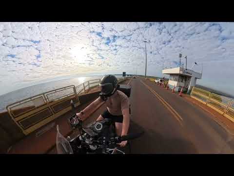 Cruzando a barragem da Usina Hidrelétrica de Ilha Solteira de Tiger 900 Rally Pro