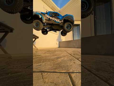 Traxxas UDR suspension drop test #traxxas #traxxasudr #udr #unlimiteddesertracer #traxxasxmaxx