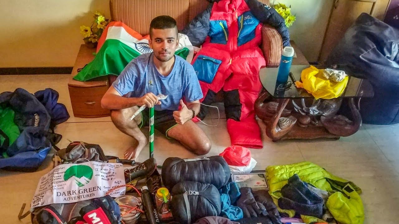 What type of equipment do you need to climb Mount Everest? Tipseri