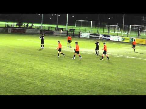 19 dec 2011 VV De Meern C2 - VV De Meern D1 vr 4-3, Doelpunt Sander