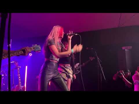 Cassadee Pope and Taylor Acorn - "Coma" - Live in Nashville
