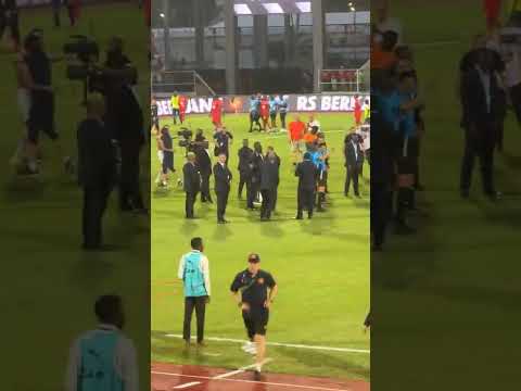 نهضة بركان تحتفل بالتتويج بكأس الكاف وسط أجواء استثنائية في زنجبار