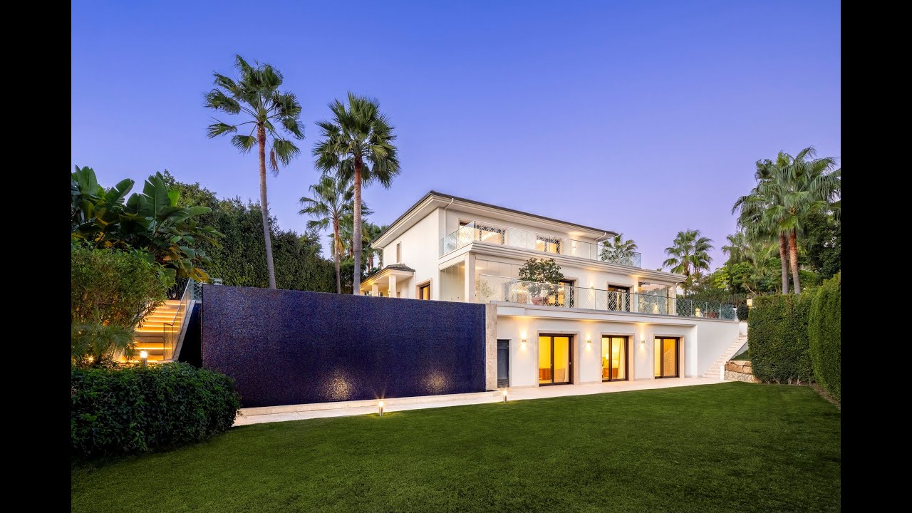 Superbe villa en coin avec vue sur le parcours de golf à vendre à Nueva Andalucia, Marbella