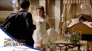 ¡Mercedes y Felipe, sorprendidos en la cama! - El Hotel de los Secretos video