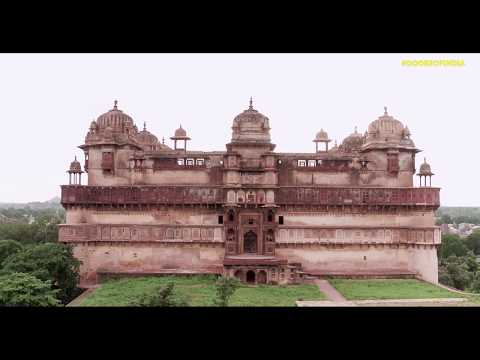 Embrace the heritage of Pravesh Dwar: Jahangir Mahal (Orchha Palace), Orchha - #DoorsOfIndia
