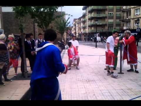 drunk rednecks boxing on the street