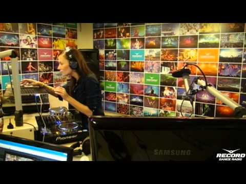 Lady Waks In Da Mix #299 (01-10-2014)