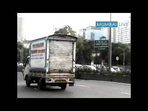 बीजेपी ने हटाए बैनर 