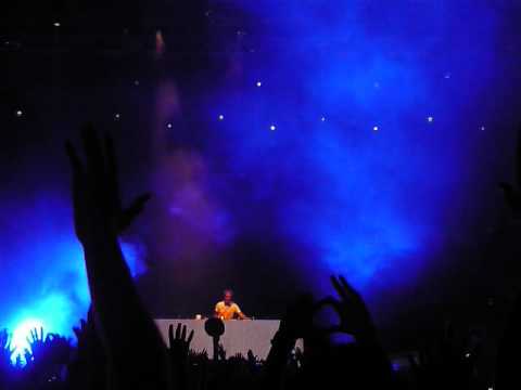 Armin van Buuren playing  W&W - Invasion@TMDW 2012 Romania