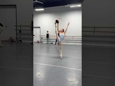 this little ballerina is SO impressive 🤯😱 #ballerina