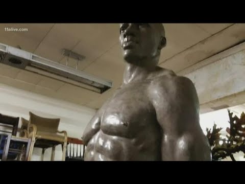 Terrell Owens suing Atlanta company for $1M, saying memorabilia was unlawfully stole and sold