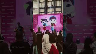 Download lagu Omar dan Hana #omar #hana #klcc mp3
