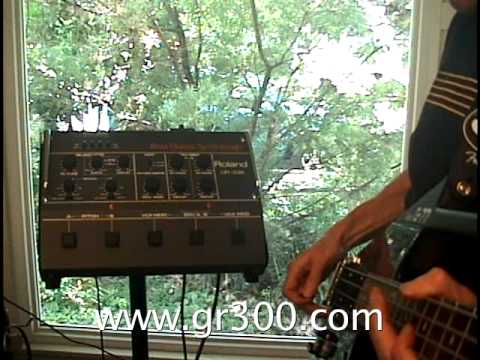 Roland GR-33B Vintage Analog Bass Synthesizer and G-77 Bass Controller