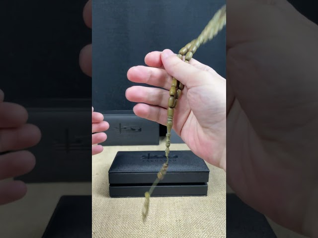 سبحة من خشب الصندل العطري و الطبيعي