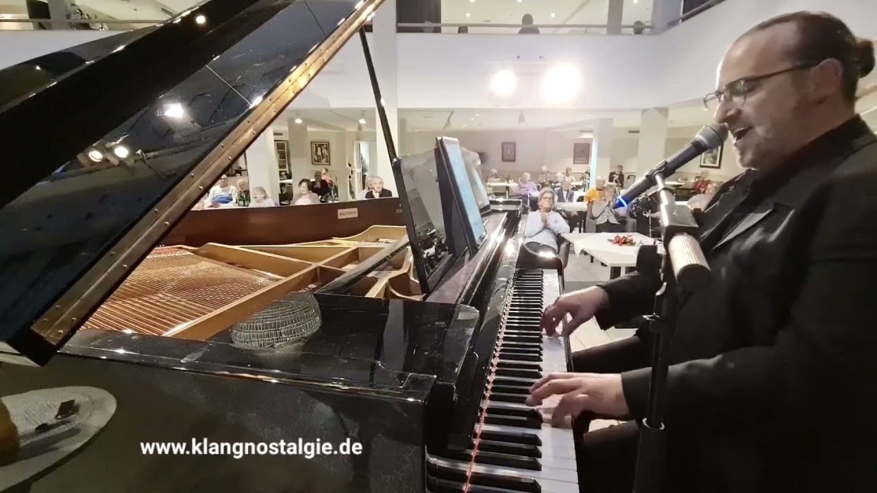 New York, New York - André Rössig (Voice & Piano) 