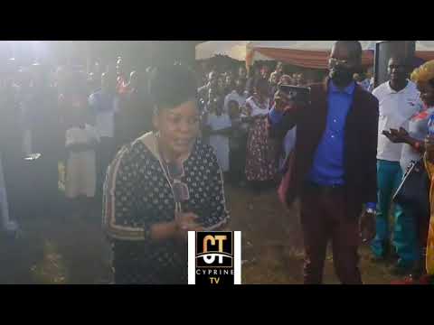 ANASTANCIA MUKABWA DANCING DURING GOODBYE TO LATE GOSPEL ARTIST ILAGOSA WA ILAGOSA AT HIS VILLAGE