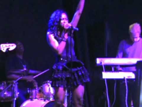 april : raquel - moment 4 life/what's my name mix @ the clevelander