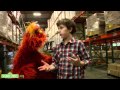Modern Family S Nolan Gould And Sesame Street S Murray Volunteer