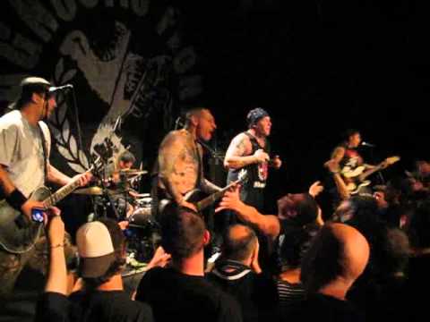 Agnostic Front - For My Family (Roger Miret in the Pit, Live @ Bahnhof Langendreer, Bochum)