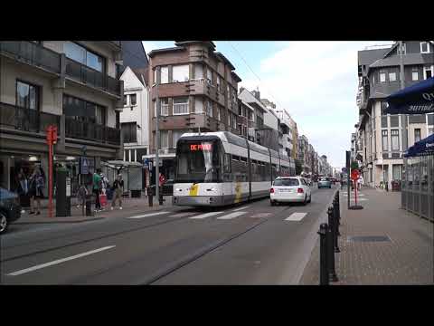 BN en HermeLijn trams op halte De Panne Centrum