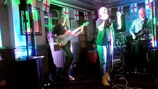 VENUS &amp; THE VISTA KINGS PERFORM "YOU OUGHTA KNOW" AT THE WAYFARERS, KETTERING
