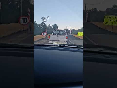 Cruzando Puente Mecano, por fuertes lluvias en Región de Valparaíso, entre Catapilco y Zapallar