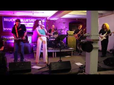 Wienergassenblus 2015 - Mark & Friends feat. Dorina Garuci - Jailbait