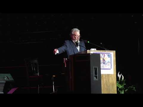 Tom Brown talks before Contest Finals begin - video by Susan Quinn Sand