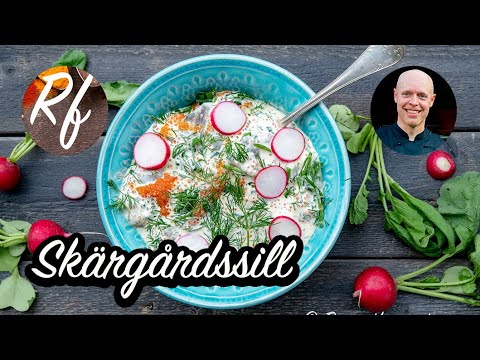 Skärgårdssill - en lättgjord sill med krämig sås av crème fraiche, majonnäs samt röd rom eller caviar, hackad gräslök, dill och citron.>