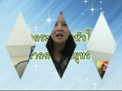 ราคาหน้าอกพลาสติก ภาพถ่ายของสาวเปลือยกายที่มีหน้าอกขนาดเล็ก