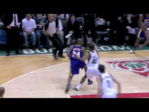 Kobe Bryant Game winner vs Milwaukee Bucks (December 16, 2009)