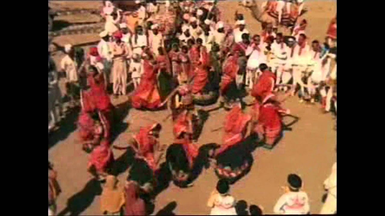 Maniyaro Te Halu Halu Thai Riyo Lyrics | Garba Raas (Album)