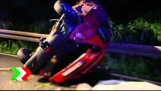 A40 bei Mülheim: Person aus Pkw geschleudert und vom Auto begraben