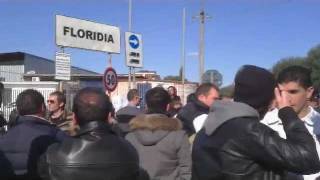 preview picture of video 'Floridia Blocco automezzi manifestazione Forza D'Urto Movimento dei Forconi 19-01-2012'