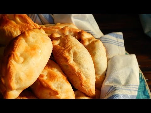 Empanadas de queso, panceta y ciruelas