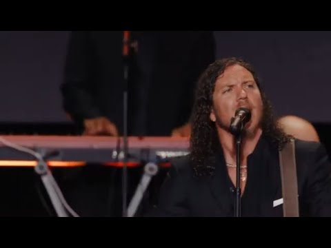 Brandon Lake’s Incredible Performance of “Graves Into Gardens” at the Charlie Kirk Memorial