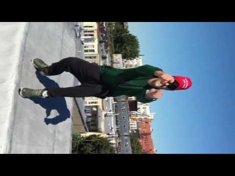 MŁODY DRON ROBI RUCHY