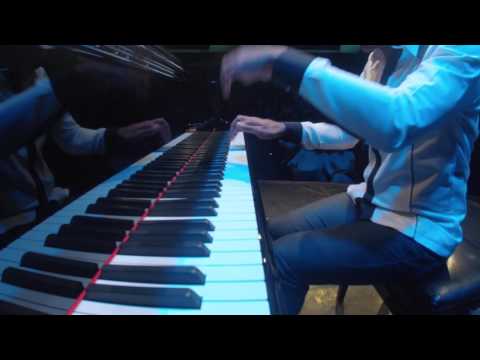 Escorregando Piano Performance Video