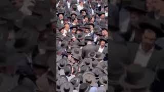 קדיש של אב על בנו    תיעוד מהלוויה של הבחור יששכר דב שפיגל זל