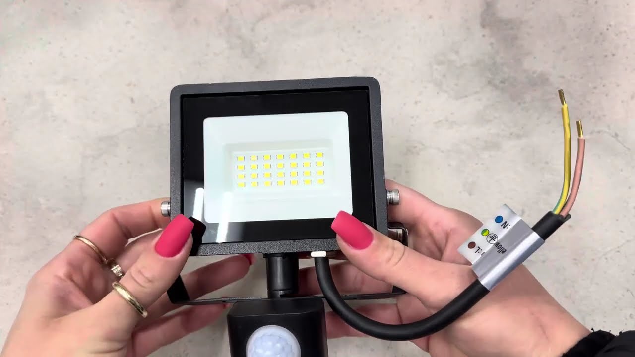 Светодиодный прожектор ARDERO LL-2020ARD 20W 1200Lm 6500K черный IP65 с датчиком (80022)