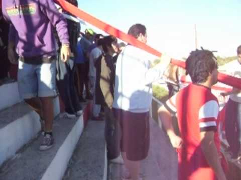 la banda de la 16 alentando sin parar