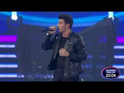 Charlie Diar sjunger As long as you love me i Idol-finalens paus - Idol Sverige (TV4)