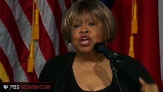 Mavis Staples sings acoustic rendition of &#39;We Shall Overcome&#39;