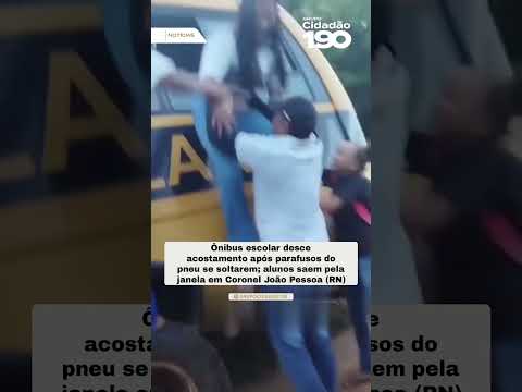 Um ônibus que realizava transporte na zona rural de Coronel João Pessoa, no Rio Grande do Norte,
