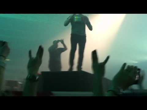 Tiesto jumps on the decks to thank the audience @ energy 2011 Utrecht Jaarbeurs
